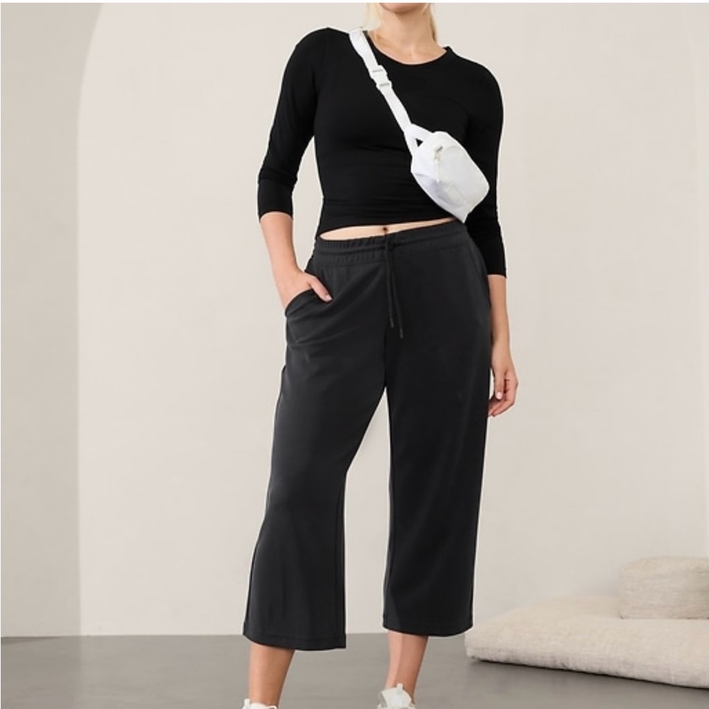 ATHLETA Seasoft Mid Rise Straight Crop (Size SP)